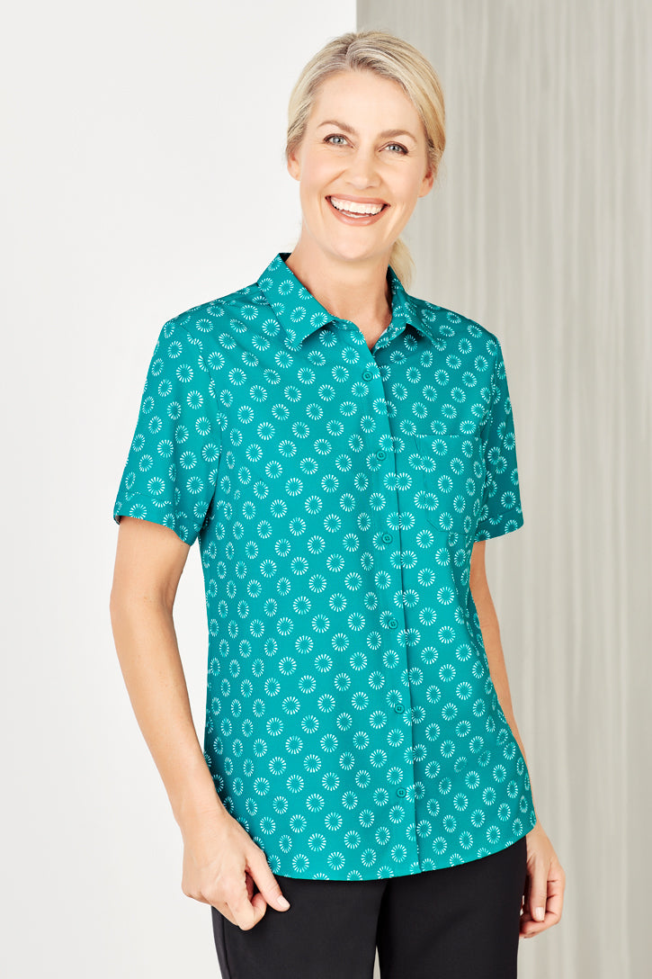 Womens Easy Stretch Daisy Print Short Sleeve Shirt
