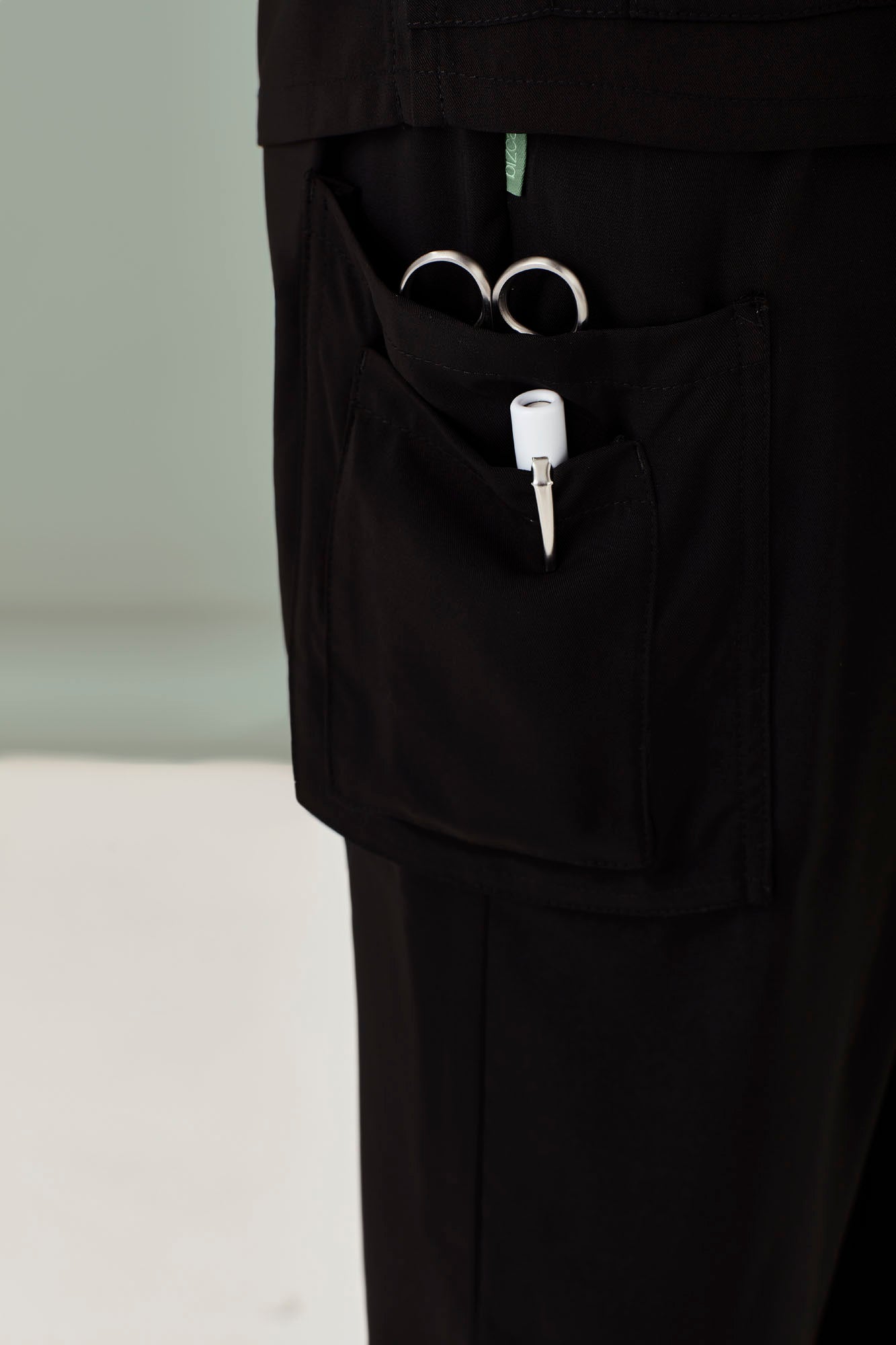 Womens Multi-Pocket Slim Leg Pant