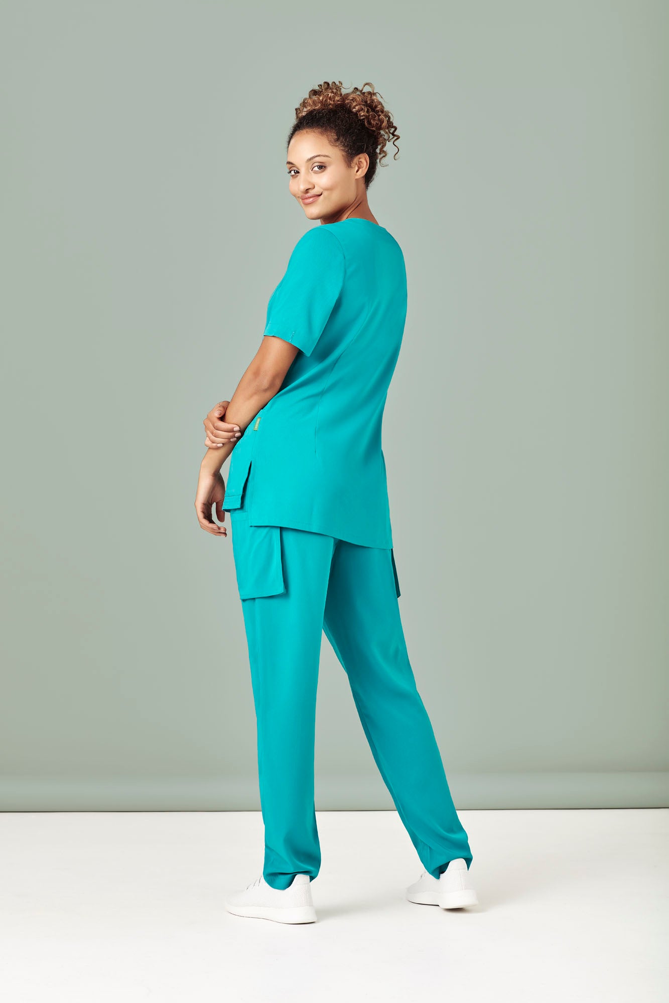 Womens Multi-Pocket Slim Leg Pant