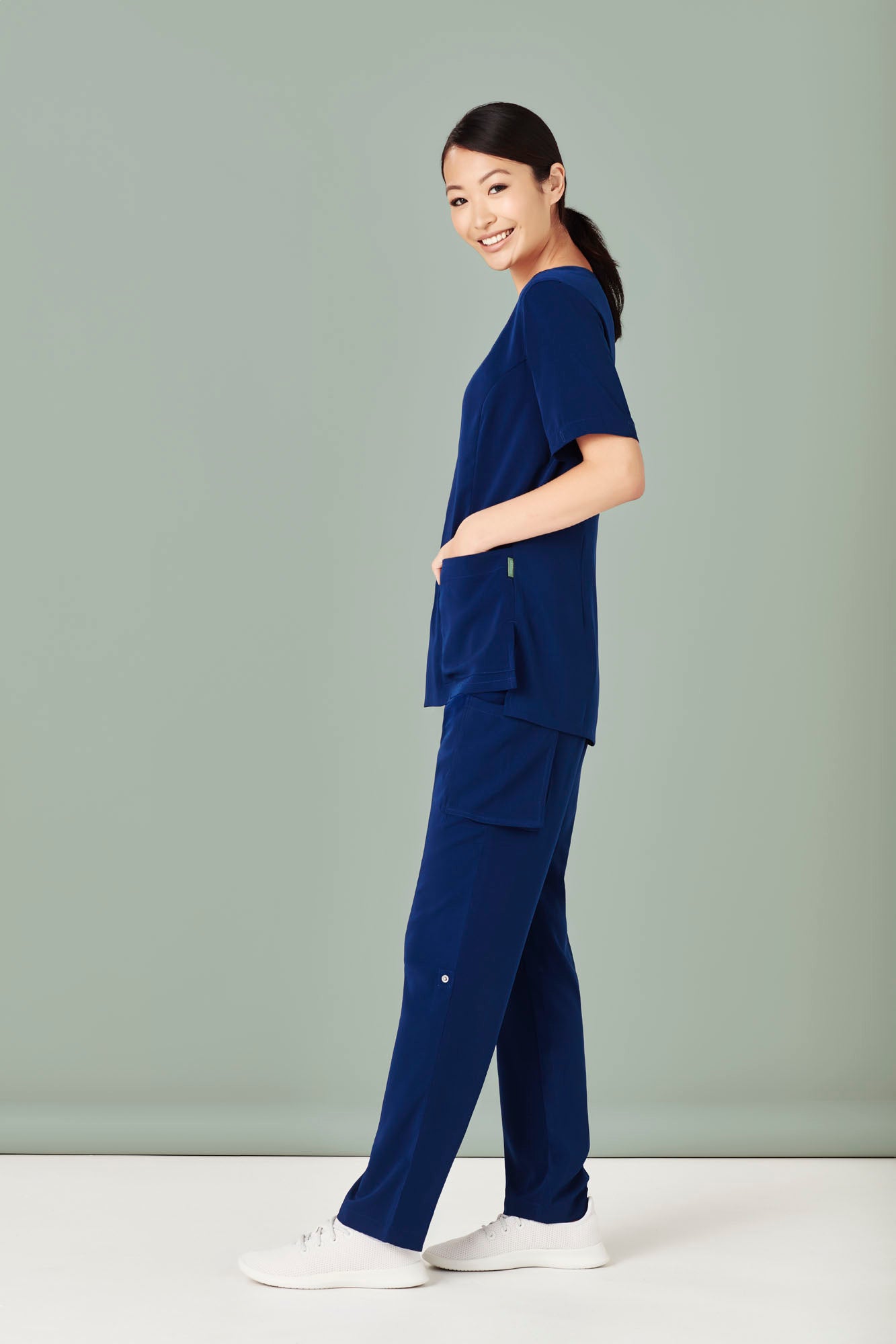 Womens Multi-Pocket Straight Leg Pant
